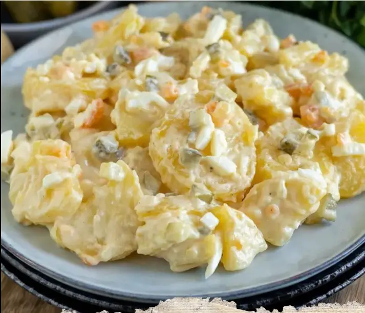 Bestemors enkle potetsalat med majones og egg – en ren klassiker