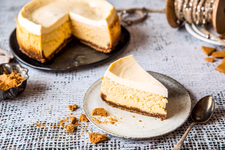 Ostekake med pepperkakebunn og Baileys
