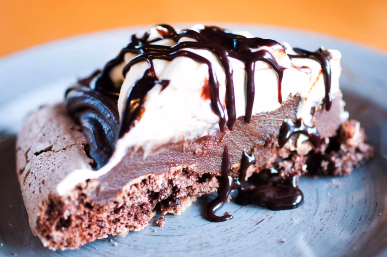 Sjokolademarengskake